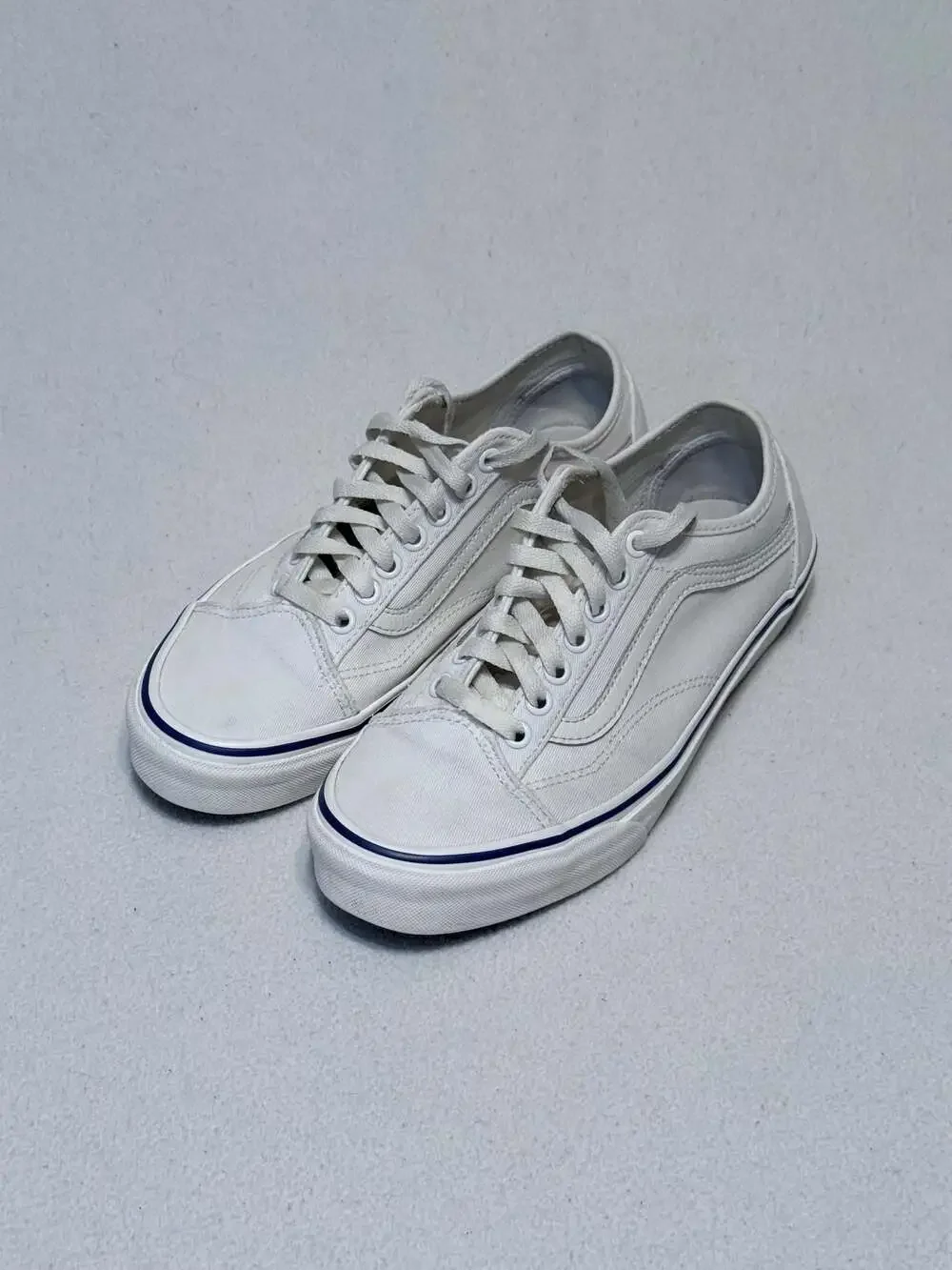 Streetwear Retro Y2K Vans Old Skool Tapered Canvas Sneakers in White with white